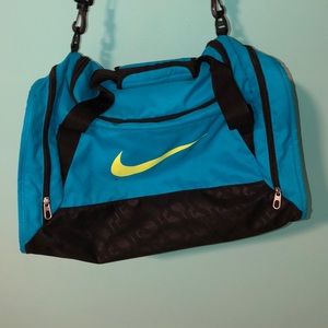 Nike large duffel bag